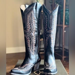 NEW IN BOX black Ariat Casanova boots size 8